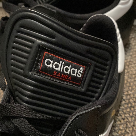 Adidas  Samba Classic Indoor
Soccer Shoe NWOT size Men’s  8.5 Women’s 9.5 - Picture 8 of 16